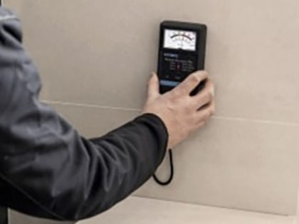 Tramex moisture encounter plus measuring moisture levels of tiled wall.